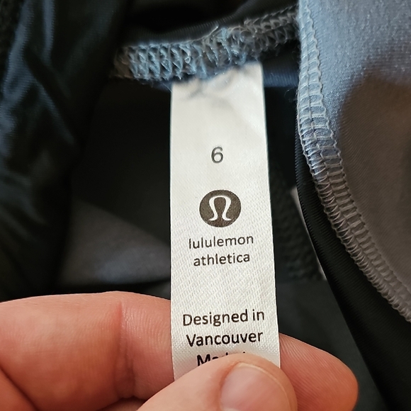 Lululemon Athletica Gray and Black Leggings with Stretchy Fit - Picture 6 of 7